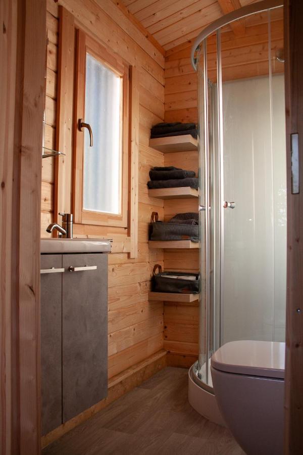 Hut Holiday home Bornerbroek