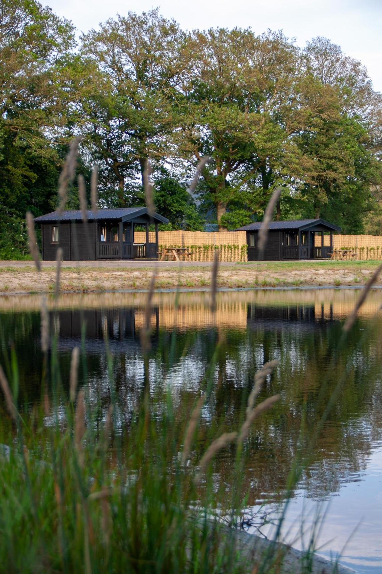 Hut * Bornerbroek